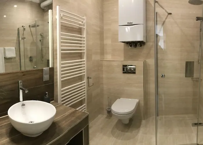 Modern Apt, Next To Metro Apartment