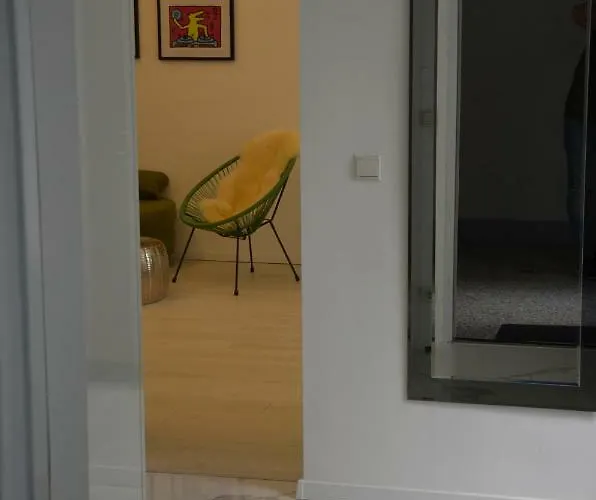 Modern Apt, Next To Metro *